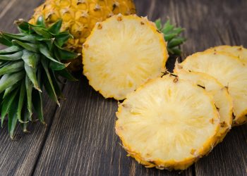 Pineapple And Papaya: A Wellness Food for Middle-Aged Men
